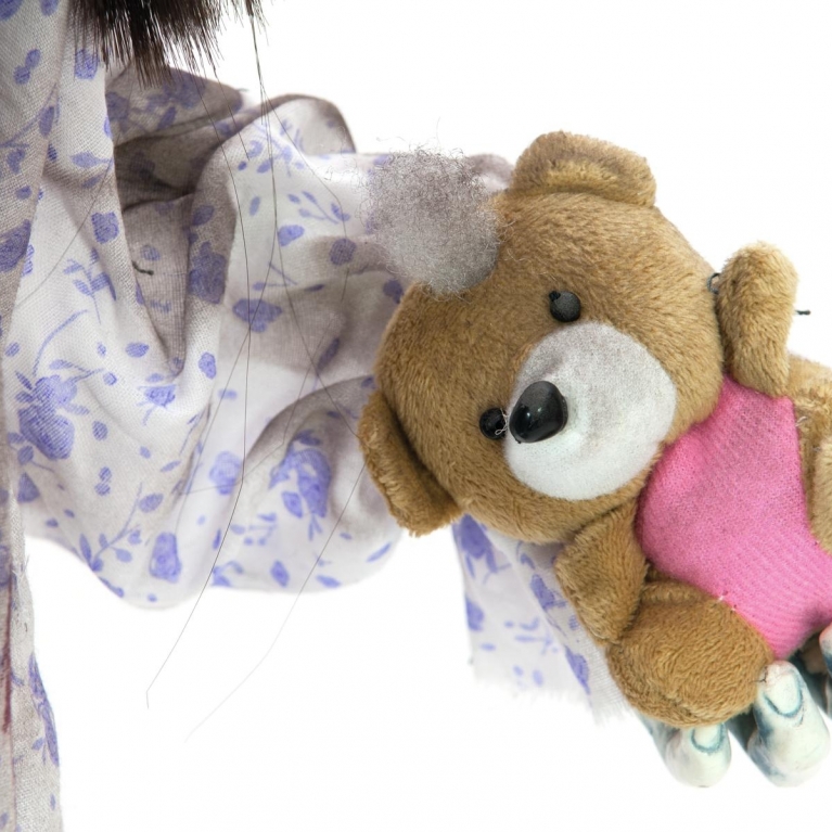 83314654a-bambola-animata-doll-girl-teddy-bear-flower-blood-puppe-76cm-3-382891.jpg