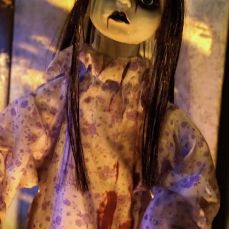 Figura animata bambola assassina horror 76 cm halloween