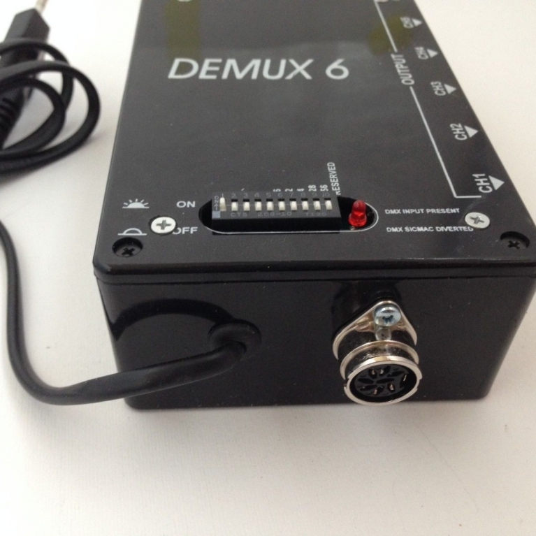 DEMUX-6-CANALI-CONVERTITORE-SEGNALE-DMX-0-10V-ANALOGICO-230Vac-2-42441.jpg