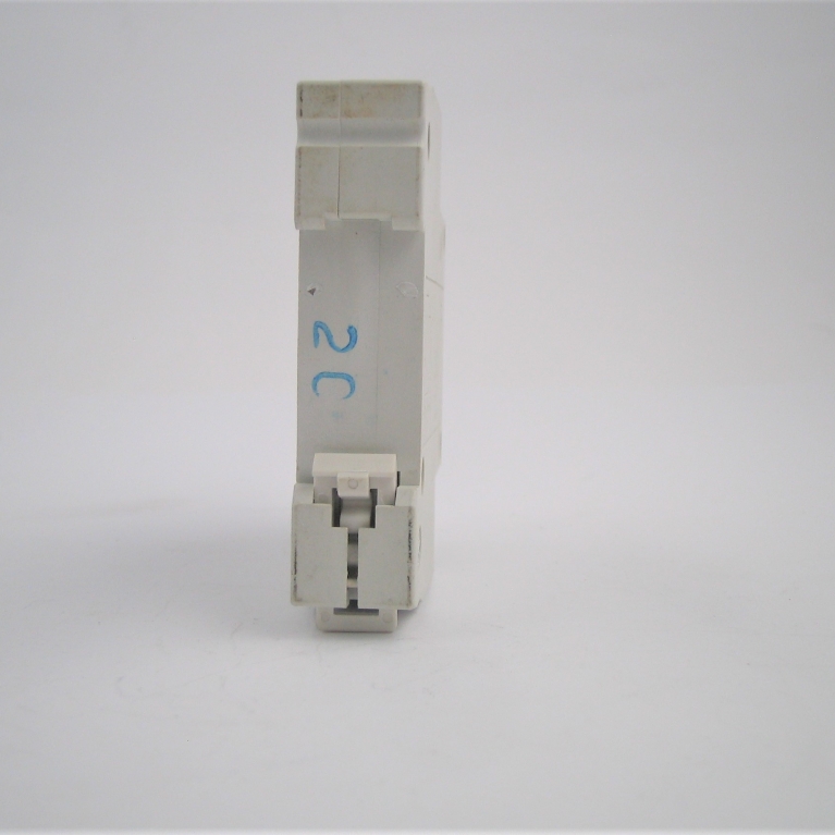 interruttore-singolo-modulare-magnetotermico-400V-4-293437.JPG