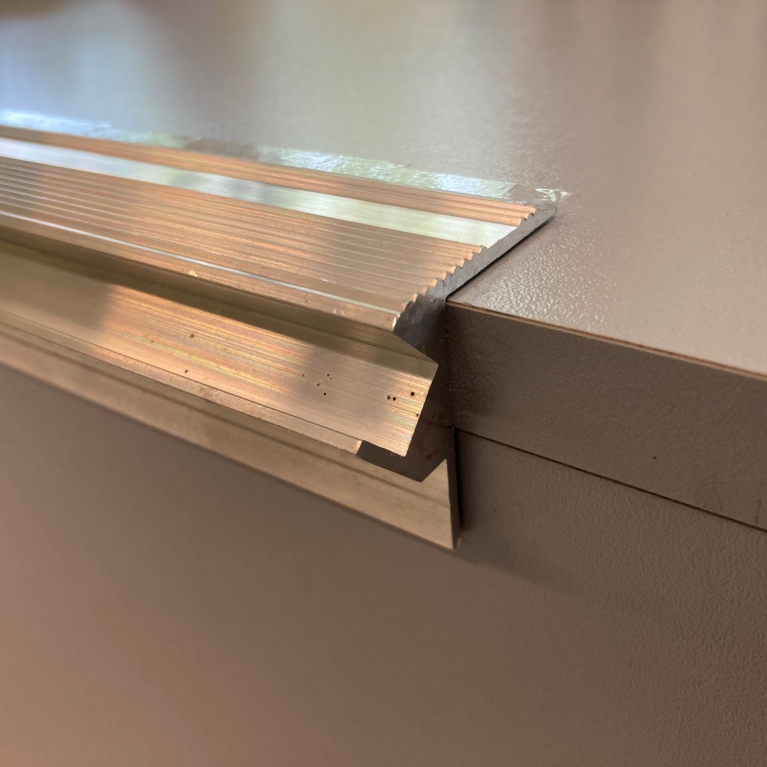 703 Profilo alluminio marca gradino per cut light 2mt
