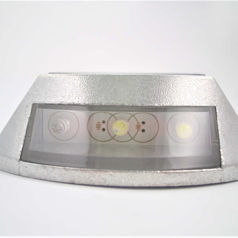 pavimento-solare-led-bianco-indicatore-stradale-batteria-pannello-2-215903.JPG